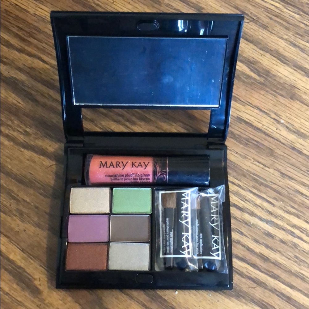 Mary Kay Customizable Compact - Picture 3 of 8